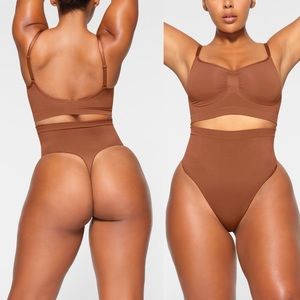 Skims Seemless sculpting bra size and matching thong medium.